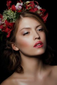 Žena s makeupom